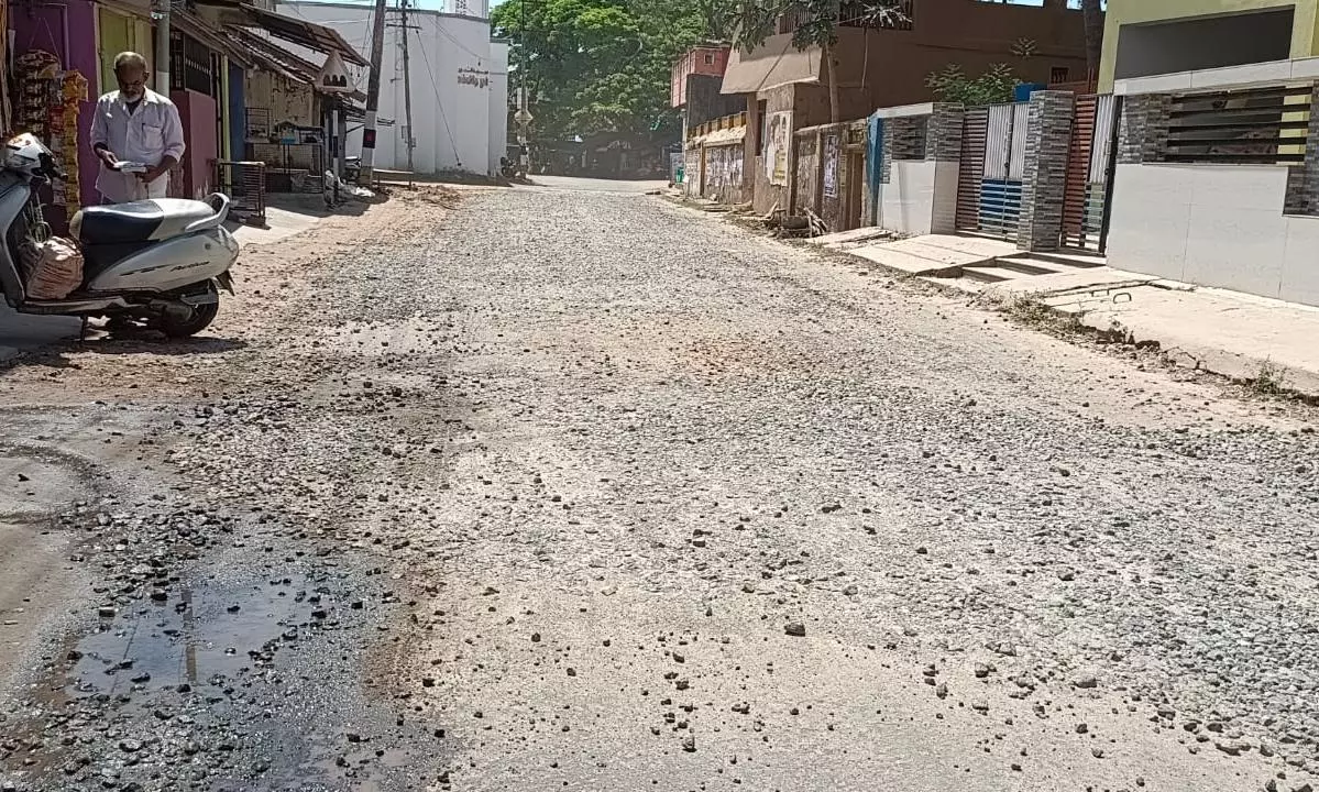 சாலை அமைக்கும் பணி துரிதப்படுத்தபடுத்தப்படுமா?