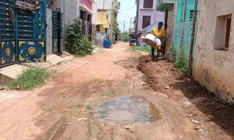 சாக்கடை கால்வாய் வசதி