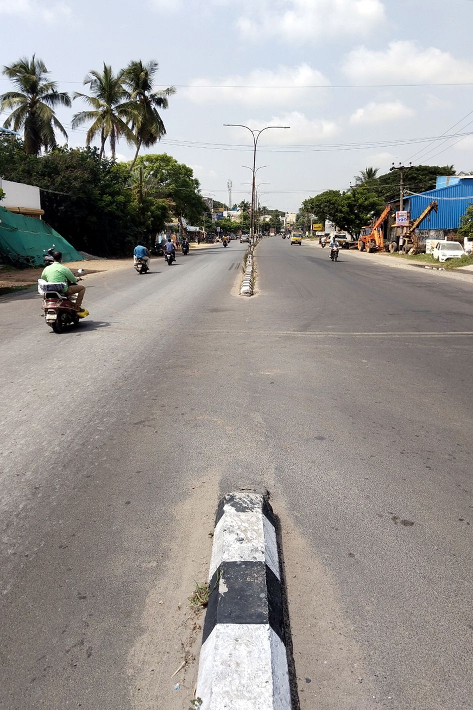 விபத்தை தவிர்க்க பிரதிபலிப்பான் தேவை விபத்தை தவிர்க்க பிரதிபலிப்பான் தேவை