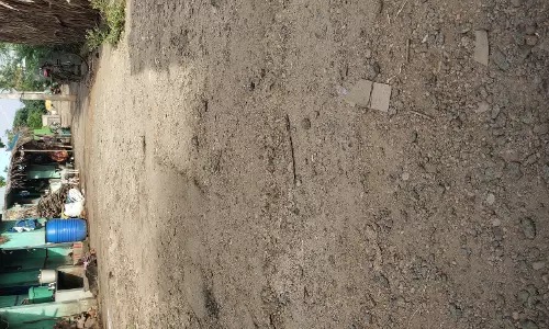 சேதம் அடைந்த சாலை