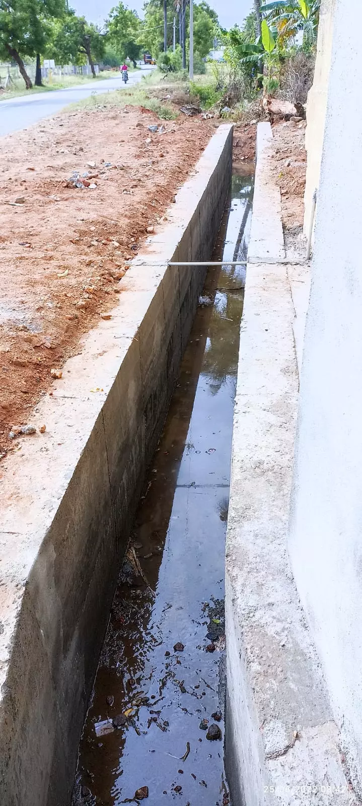 தேங்கி நிற்கும் கழிவு நீர்