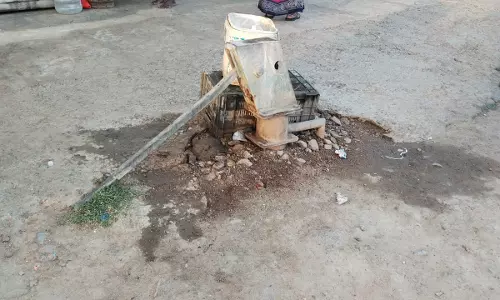 பயனற்ற அடிபம்பு பயனற்ற அடிபம்பு