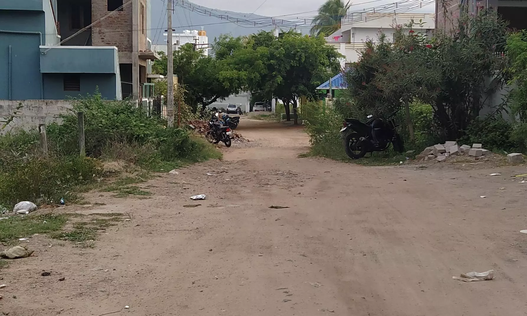 சாலை அமைக்க வேண்டும்