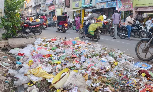 குவிந்து கிடக்கும் குப்பைகள் குவிந்து கிடக்கும் குப்பைகள்