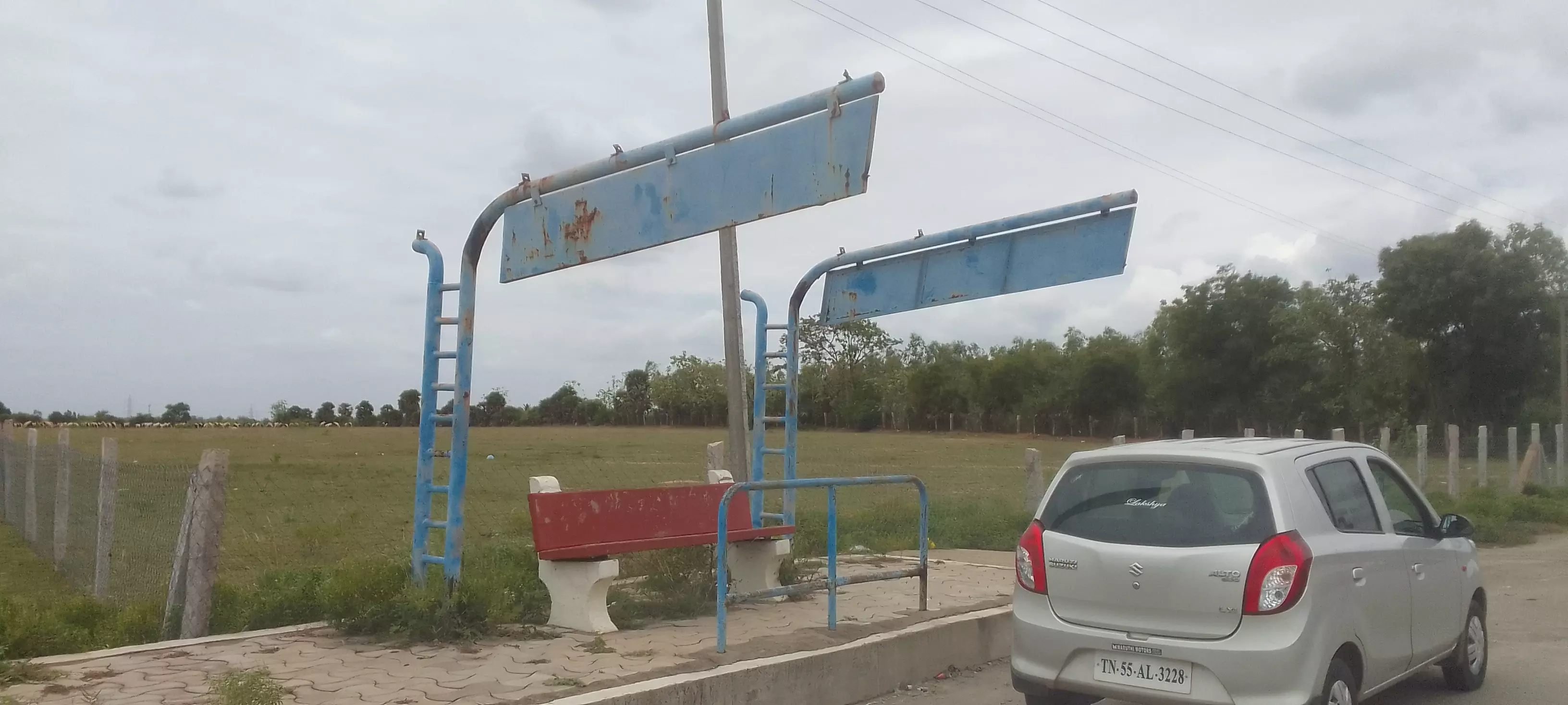 மேற்கூரை இல்லாத பயணிகள் நிழற்குடை மேற்கூரை இல்லாத பயணிகள் நிழற்குடை