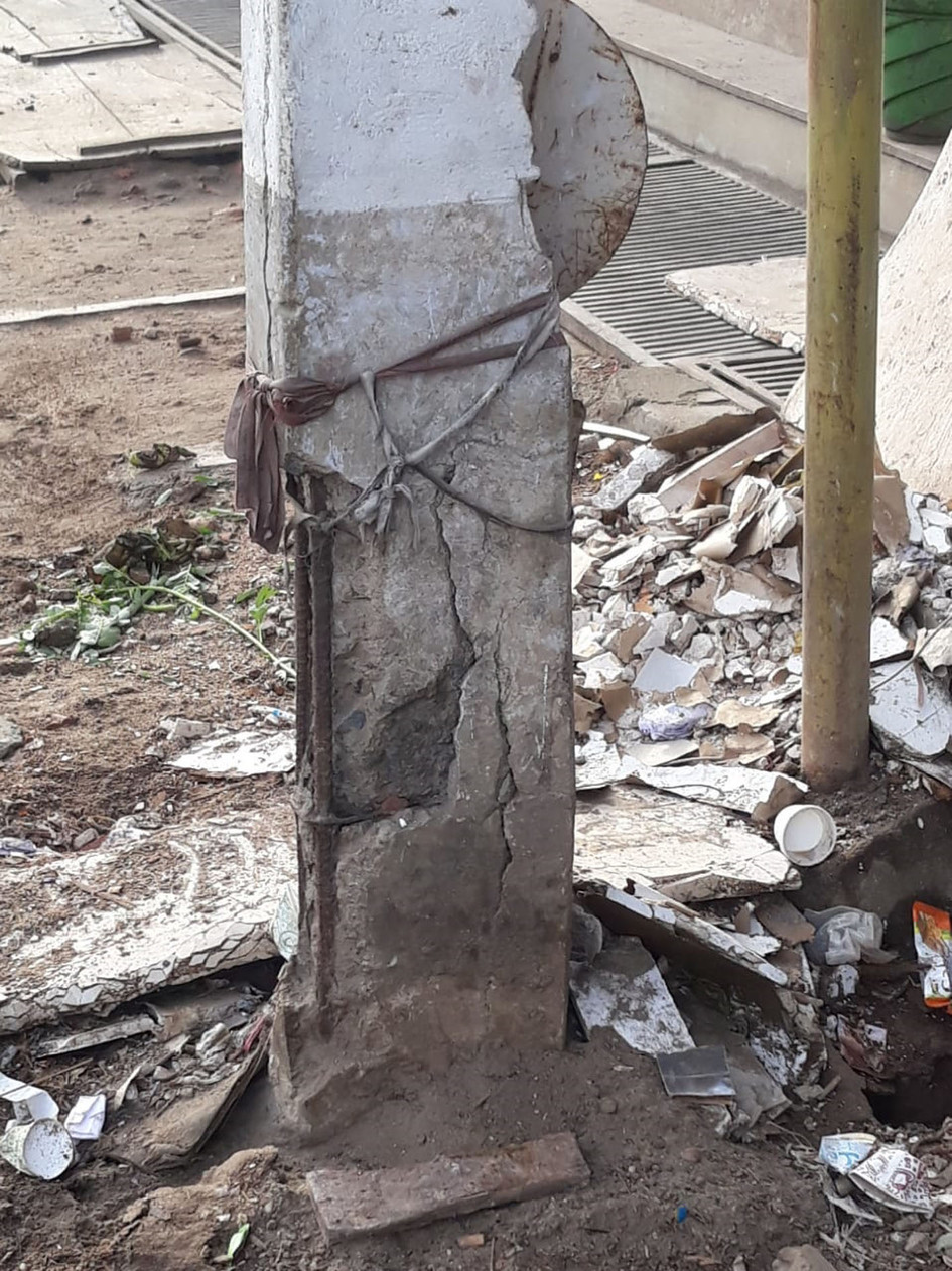 ஆபத்தான மின்கம்பம்