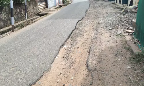 சாலையில் பள்ளம்