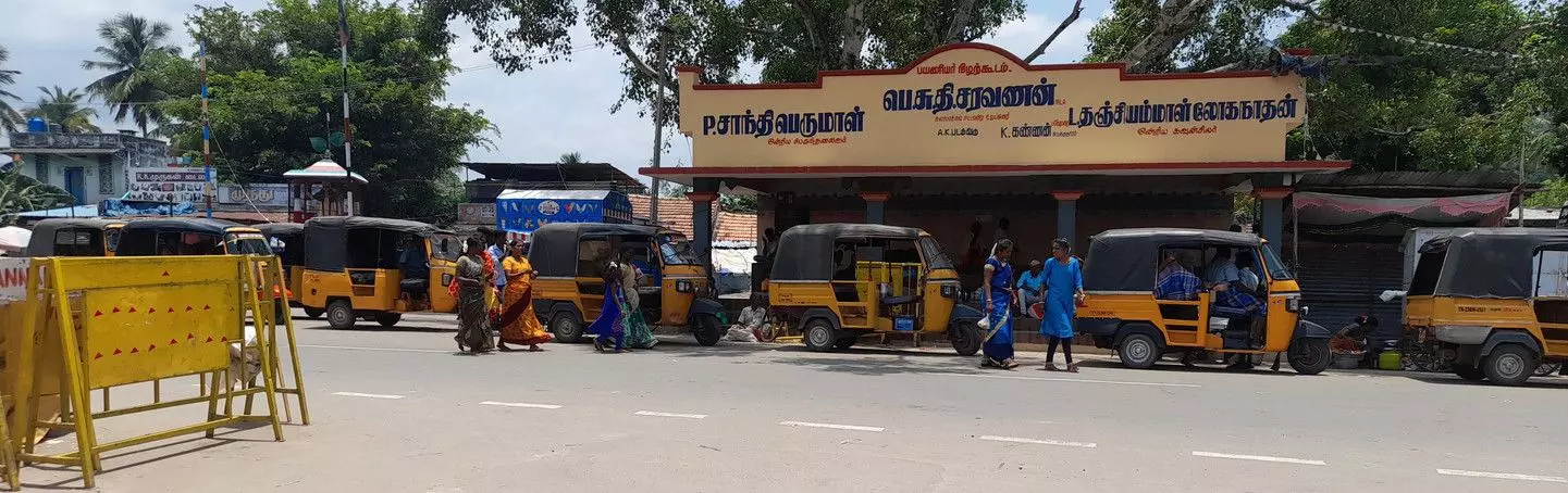 ஆட்டோக்களால் இடையூறு ஆட்டோக்களால் இடையூறு