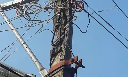 மின்கம்பம் மாற்றப்படுமா?