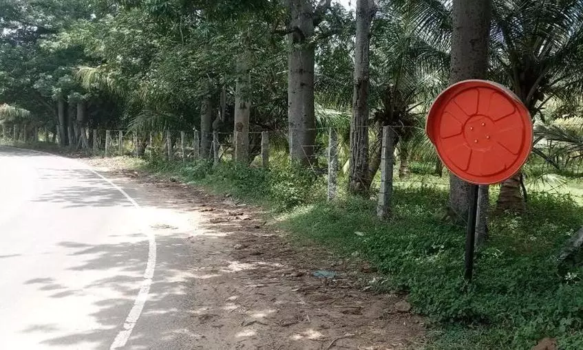 சேதமடைந்த கண்ணாடி சேதமடைந்த கண்ணாடி