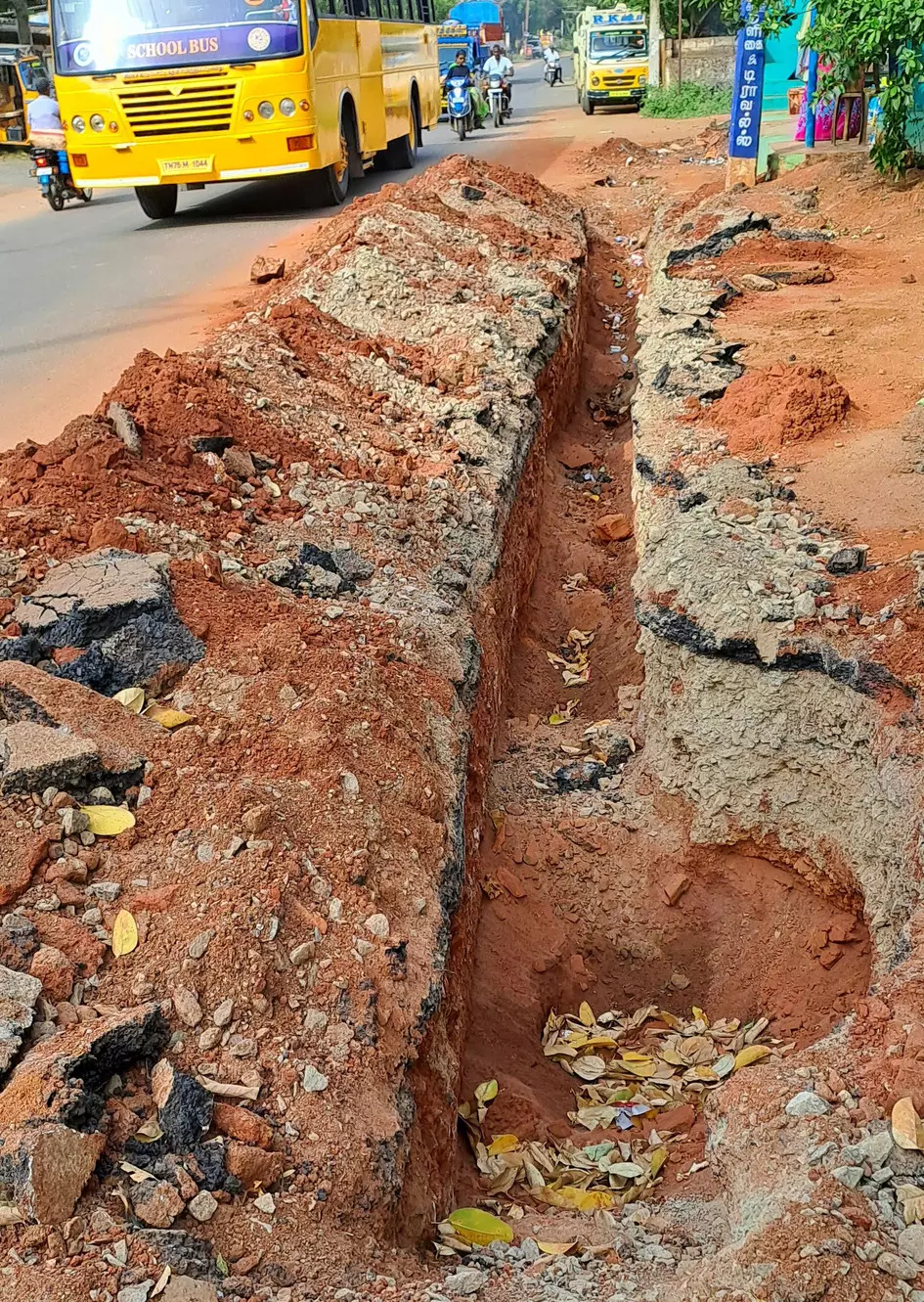 கிடப்பில் போடப்பட்ட பணி கிடப்பில் போடப்பட்ட பணி