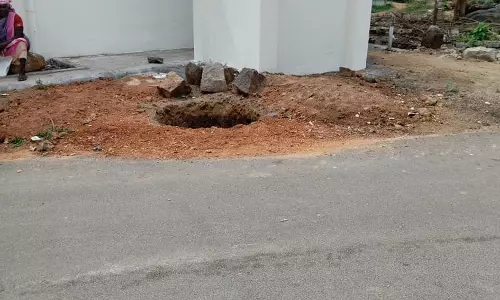 மூடப்படாத கழிவுநீர் குழி