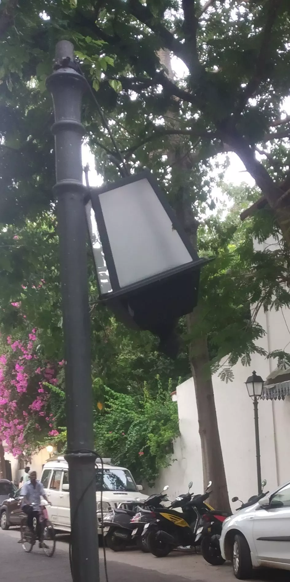 மின்விளக்கு சேதம்