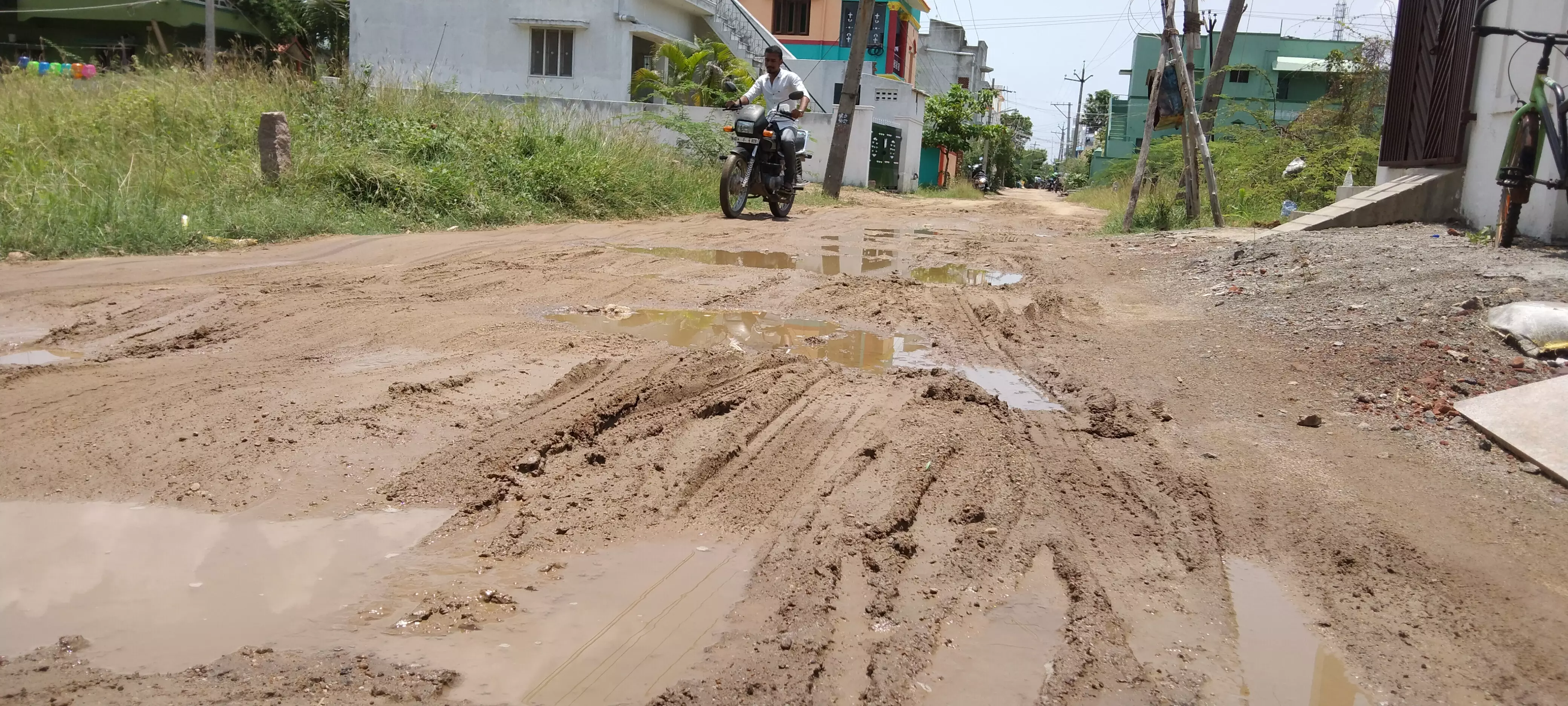 சாலை வசதி தேவை