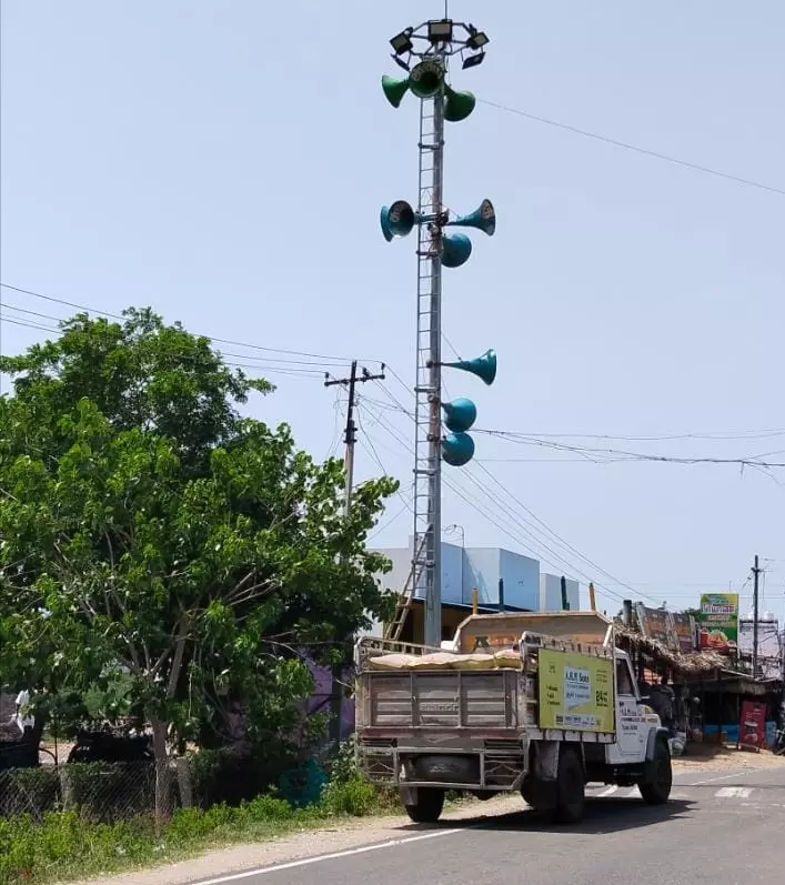 ஒலி பெருக்கிகளால் பொதுமக்கள் அவதி ஒலி பெருக்கிகளால் பொதுமக்கள் அவதி