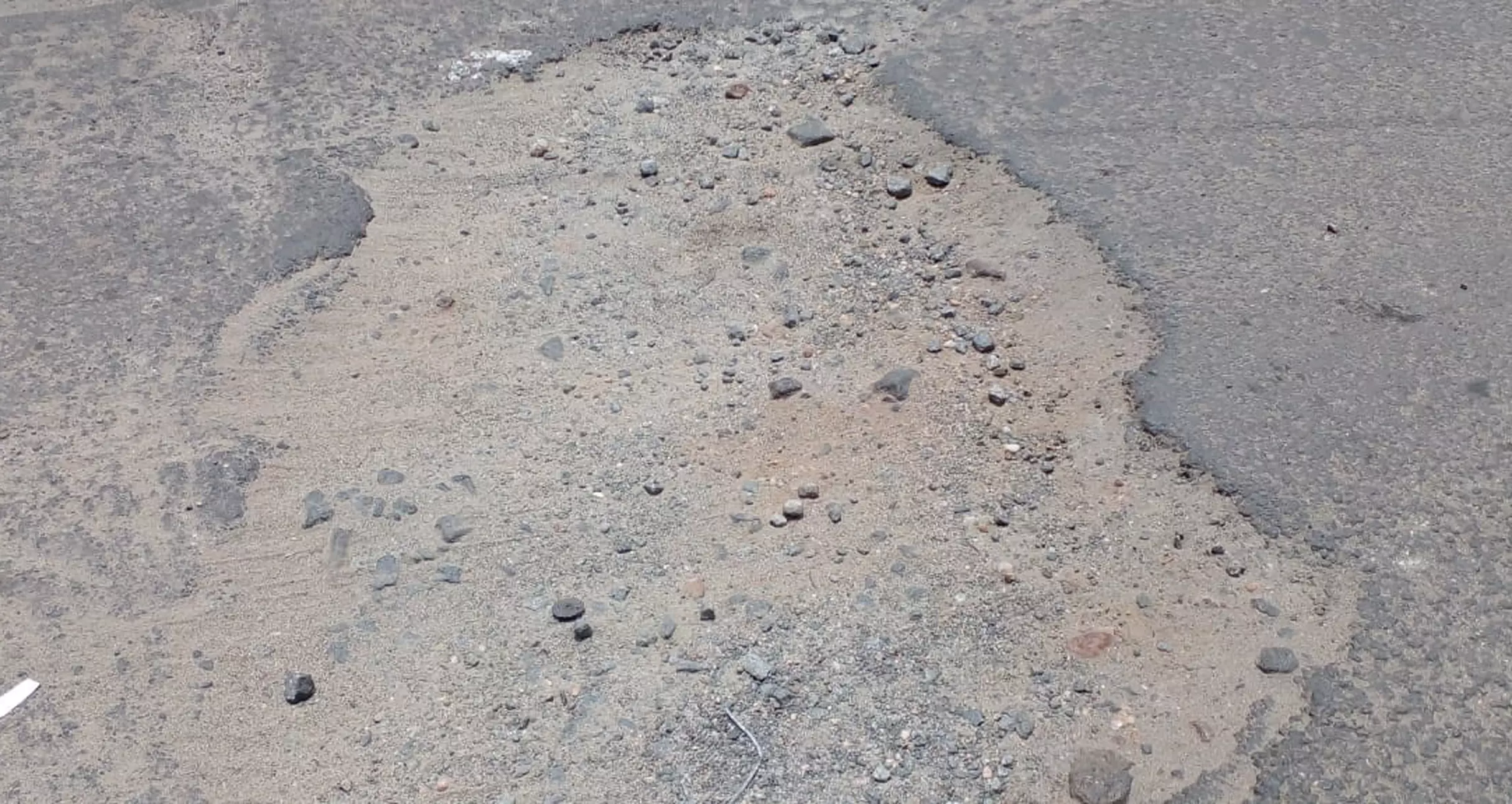 ரோட்டை சீரமைக்க வேண்டும்