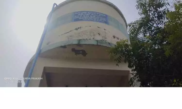 சேதமடைந்த மேல்நிலை குடிநீர் தொட்டி