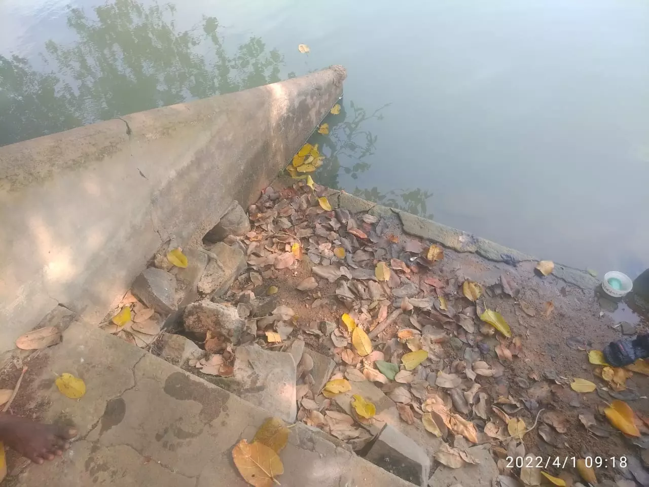 சிதிலமடைந்த படிகள் சரிசெய்யப்படுமா?