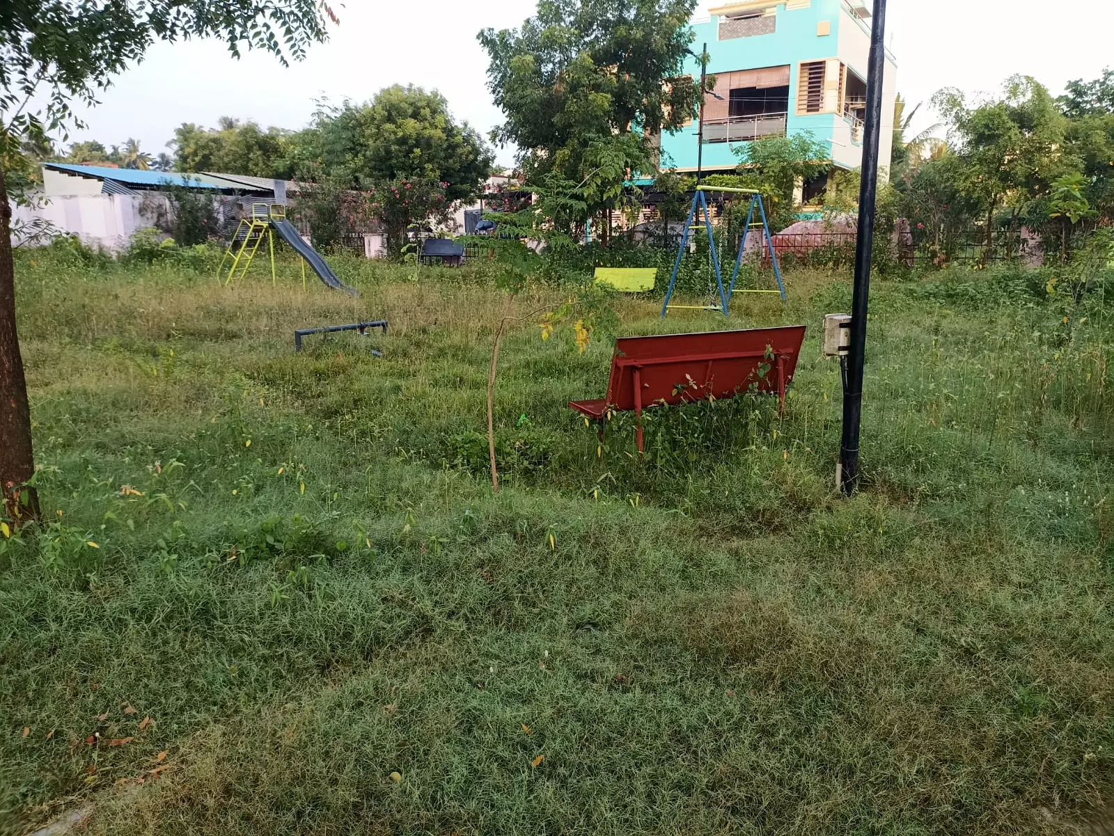 பராமரிப்பில்லாத பூங்கா பராமரிப்பில்லாத பூங்கா