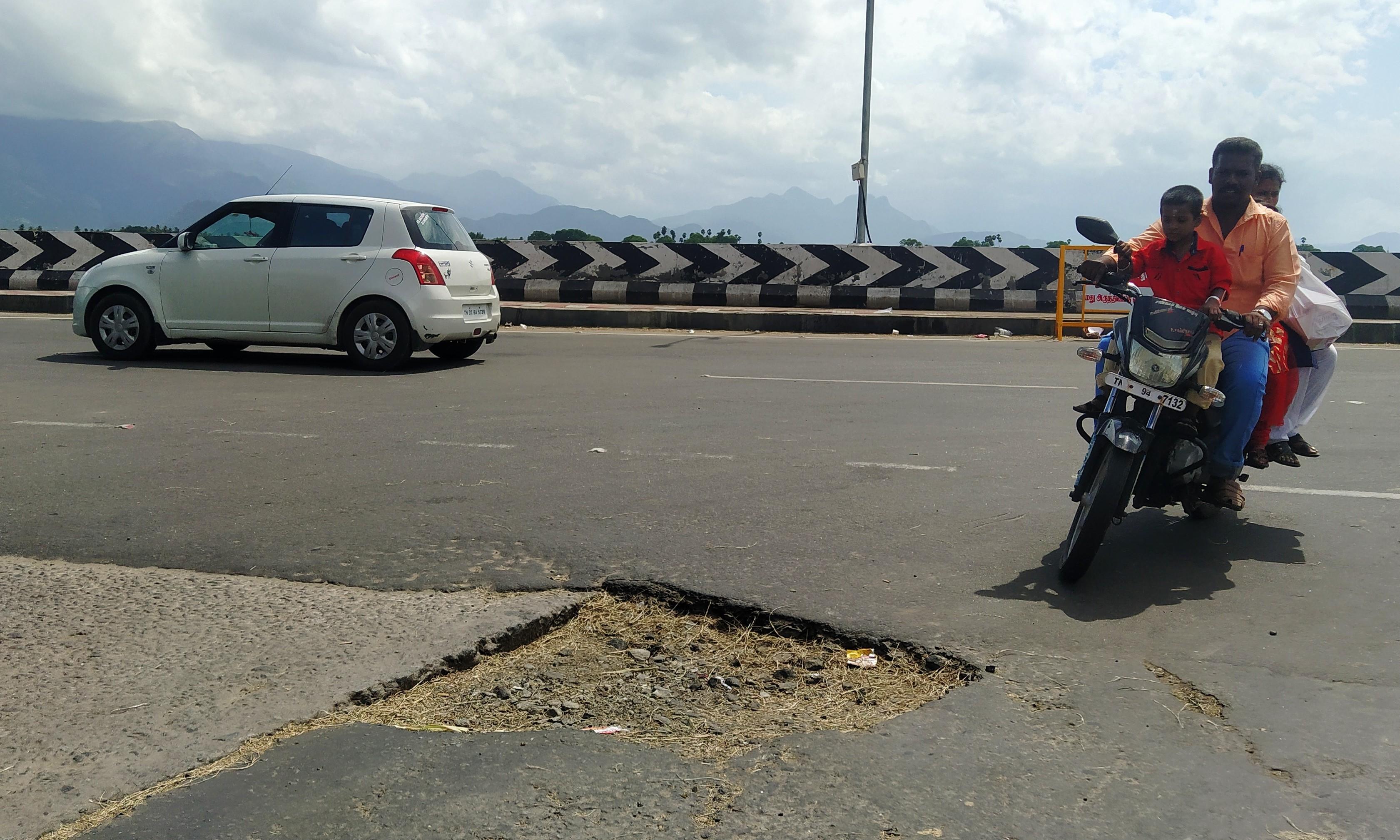 பள்ளத்தால் விபத்து அபாயம்