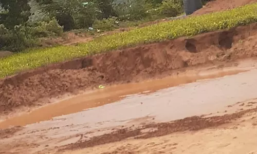 அனுமதியின்றி மண் சுரண்டல்