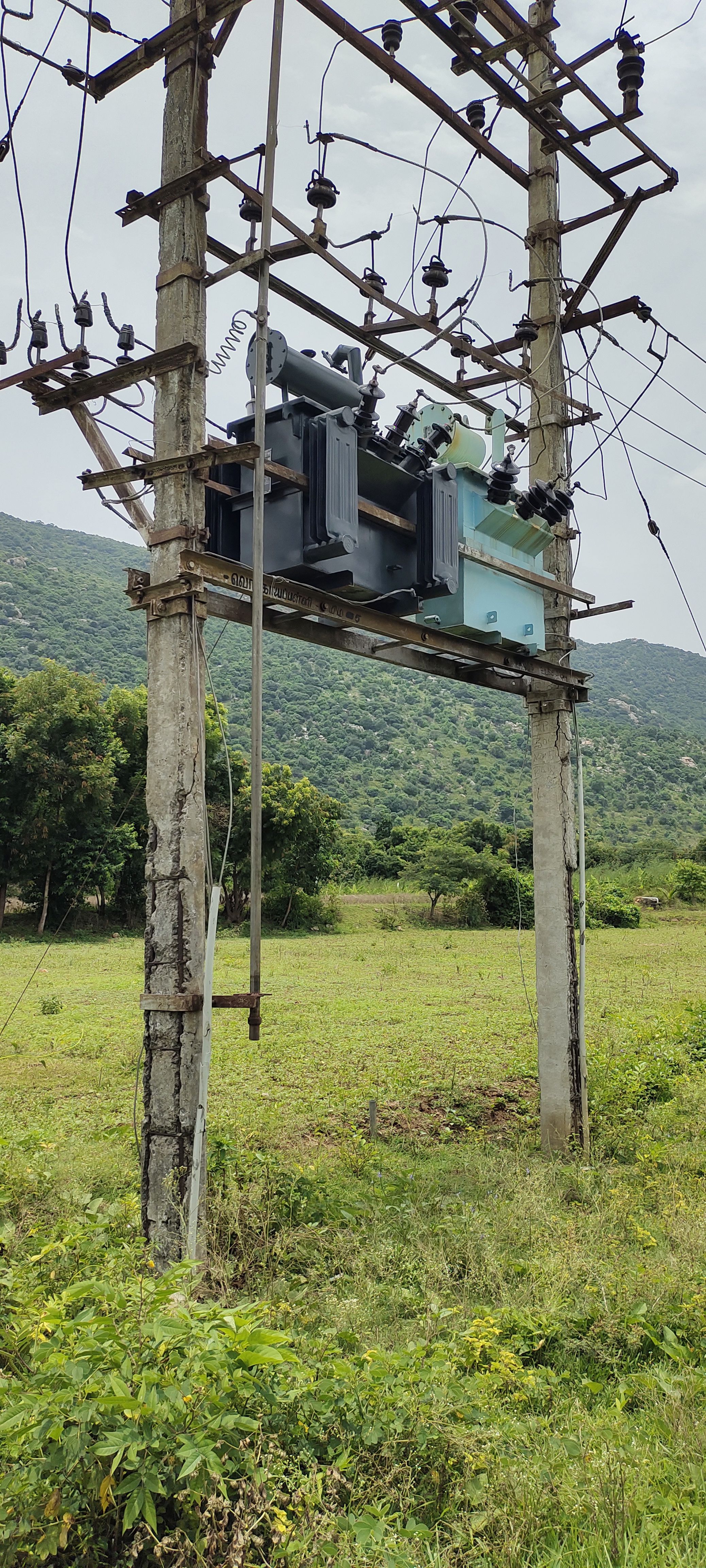 டிரான்ஸ்பார்மர் மின்கம்பம் சேதம் டிரான்ஸ்பார்மர் மின்கம்பம் சேதம்