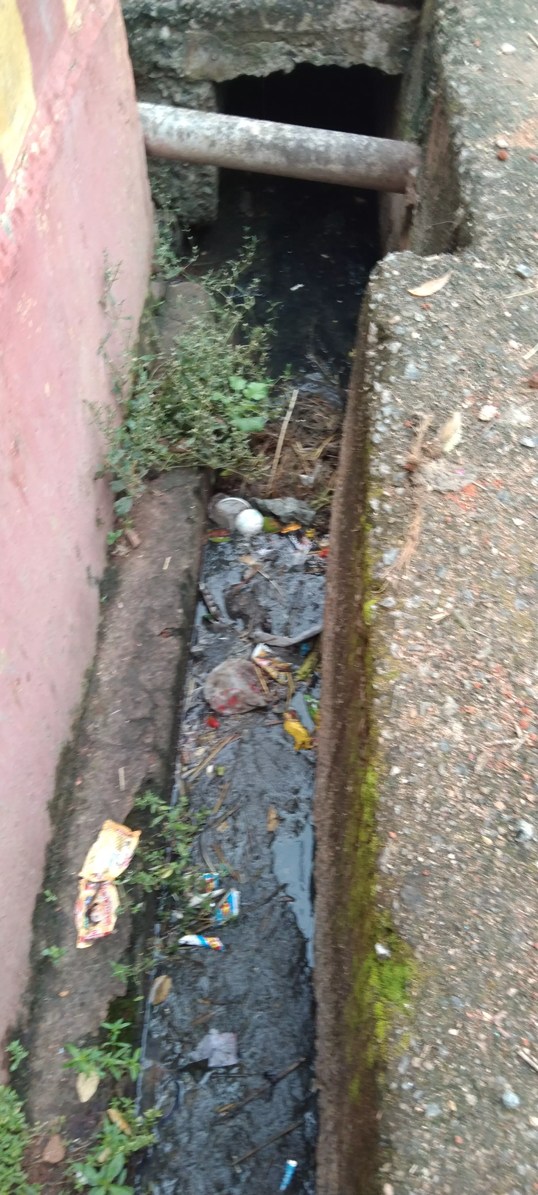 கழிவுநீர் தேங்கி நிற்கும் அவலம் கழிவுநீர் தேங்கி நிற்கும் அவலம்