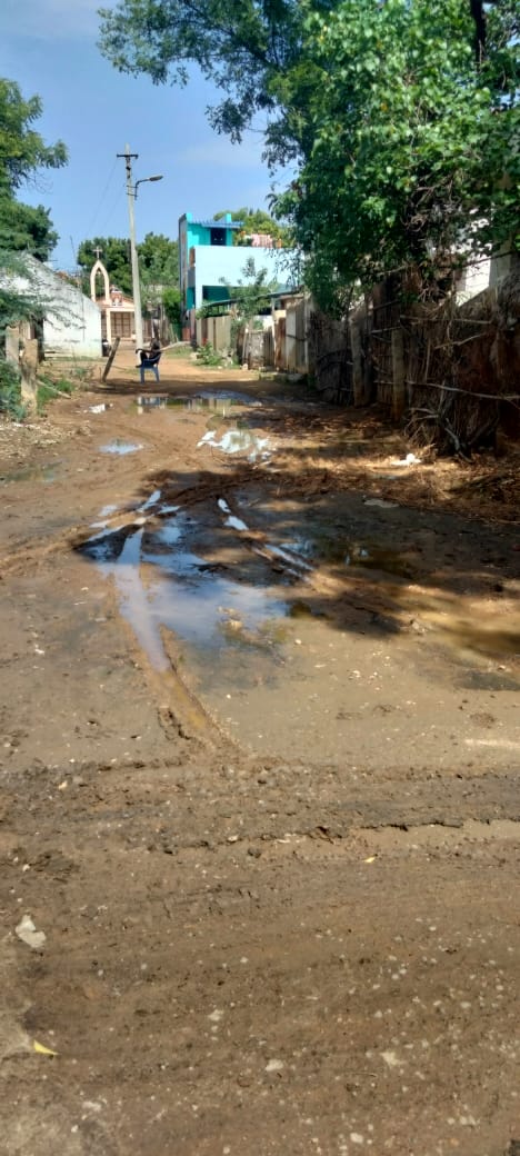 சேறும், சகதியுமான சாலை சேறும், சகதியுமான சாலை