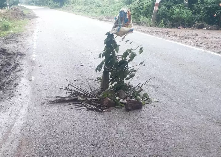 ஆபத்தான சாலை குழி மூடப்படுமா? ஆபத்தான சாலை குழி மூடப்படுமா?