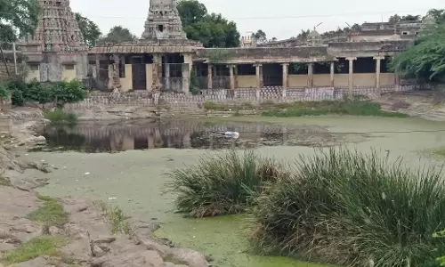 கோவில் குளம் சுத்தம் செய்யப்படுமா? கோவில் குளம் சுத்தம் செய்யப்படுமா?