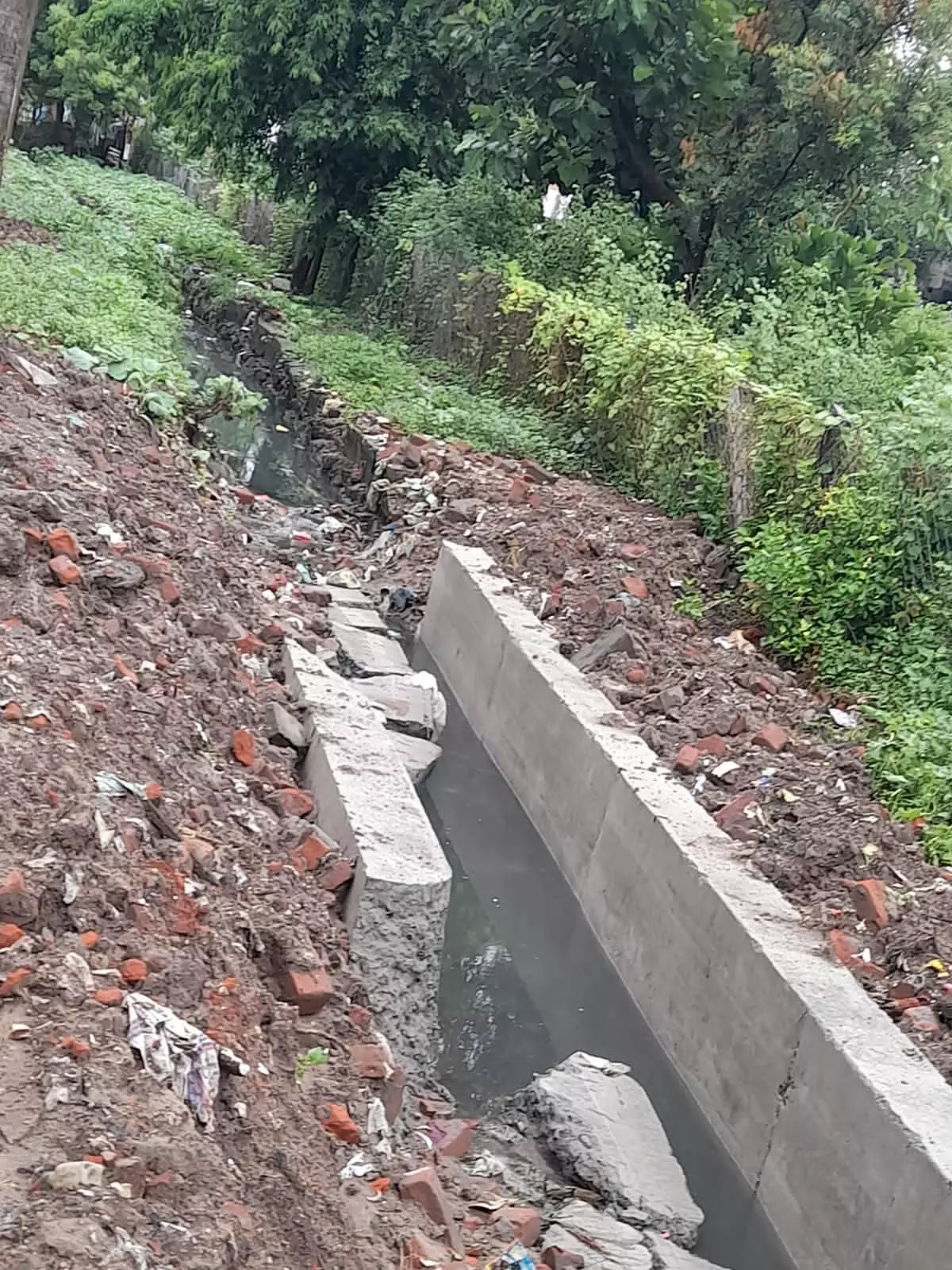 கழிவுநீர் கால்வாய் சேதம் கழிவுநீர் கால்வாய் சேதம்