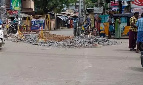 குழியை உடனே மூட வேண்டும்