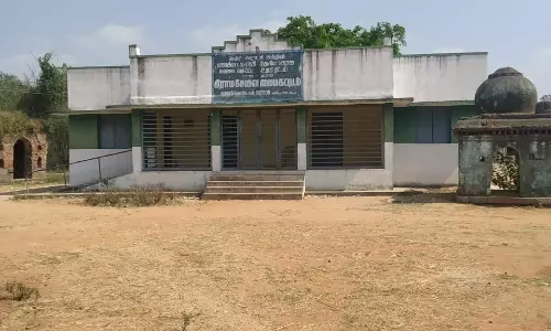 மக்களுக்கு சேவை அளிக்காத சேவை ைமய கட்டிடம்