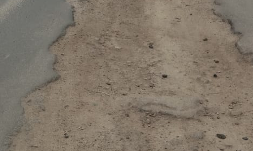 நடுவுல கொஞ்சம் சாலைய காணோம்