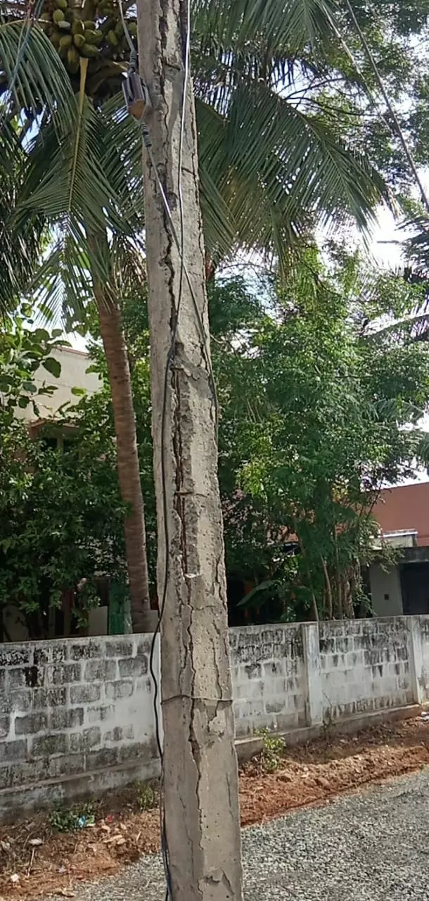 ஆபத்தான மின்கம்பம் ஆபத்தான மின்கம்பம்