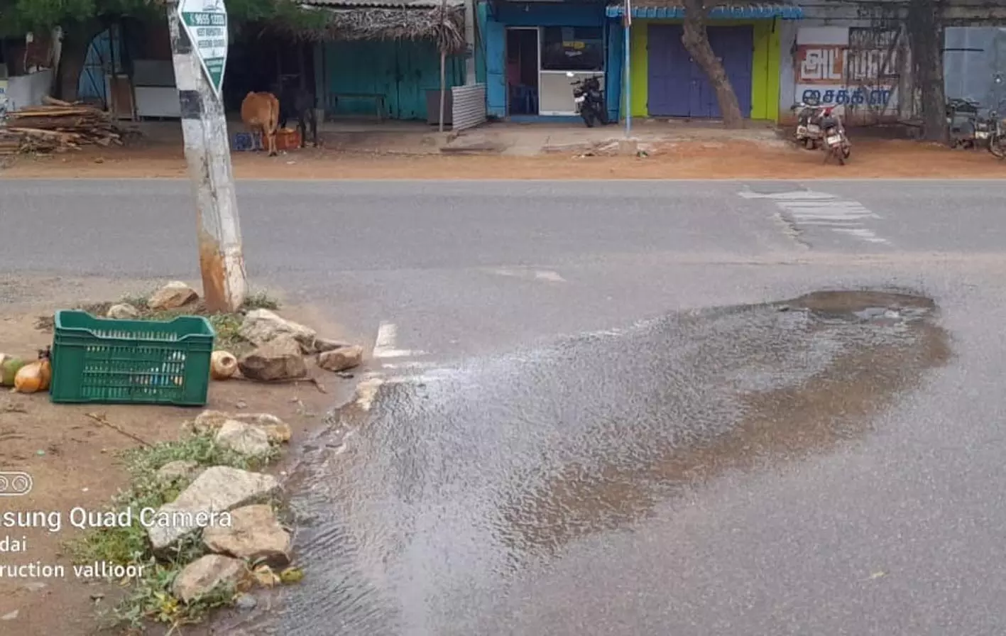 வீணாகும் குடிநீர் வீணாகும் குடிநீர்