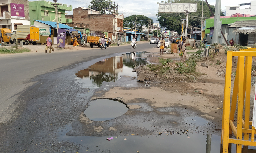 சாலையில் தேங்கும் கழிவுநீர்