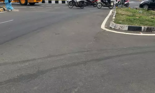 சிக்னல் விளக்குகள் அமைக்க வேண்டும்