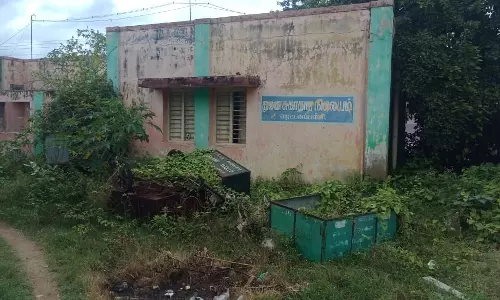 புதருக்குள் சுகாதார நிலையம்