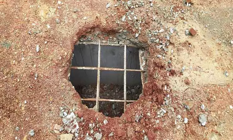 வாறுகாலில் ஓட்டை வாறுகாலில் ஓட்டை