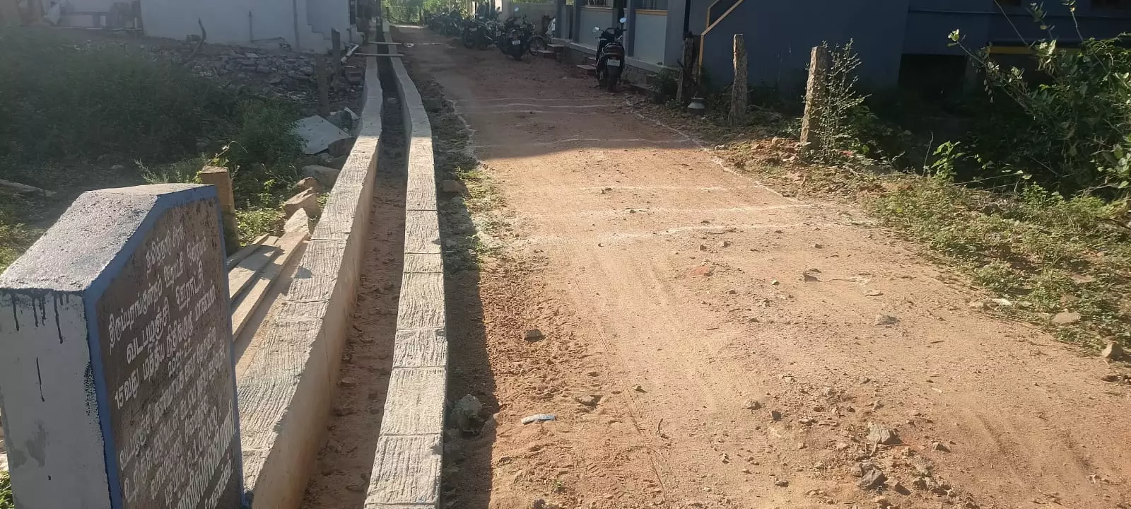 கிடப்பில் போடப்பட்ட பணி கிடப்பில் போடப்பட்ட பணி