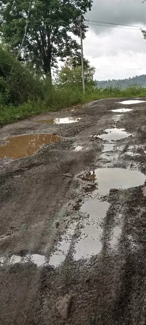 சாலையை சீர் செய்ய வேண்டும்