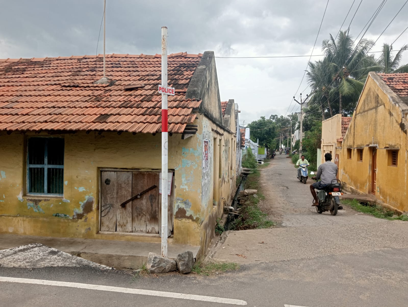 கண்காணிப்பு கேமரா இல்லாத கம்பம்