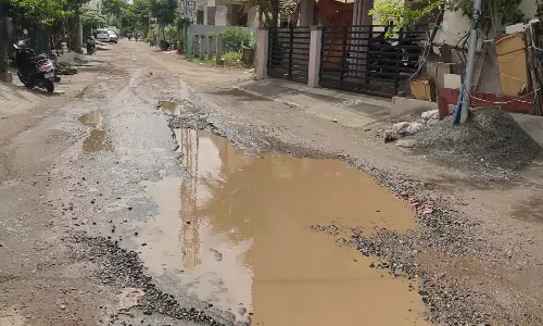 சாலை சீரமைக்கப்பட வேண்டும் சாலை சீரமைக்கப்பட வேண்டும்