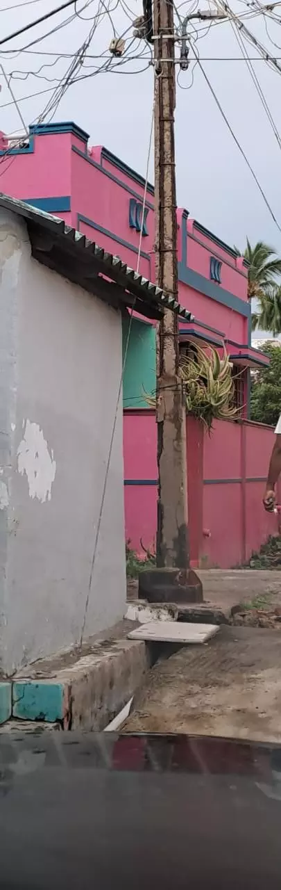 எலும்பு கூடான மின் கம்பம்