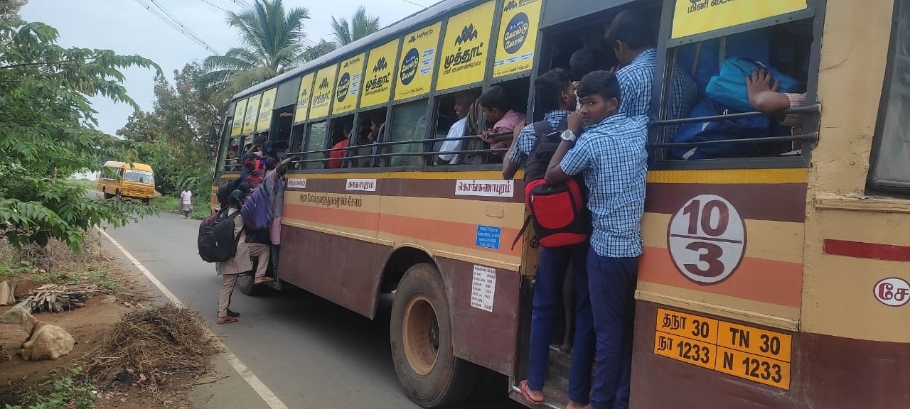 பஸ்சில் ஆபத்தான பயணம்