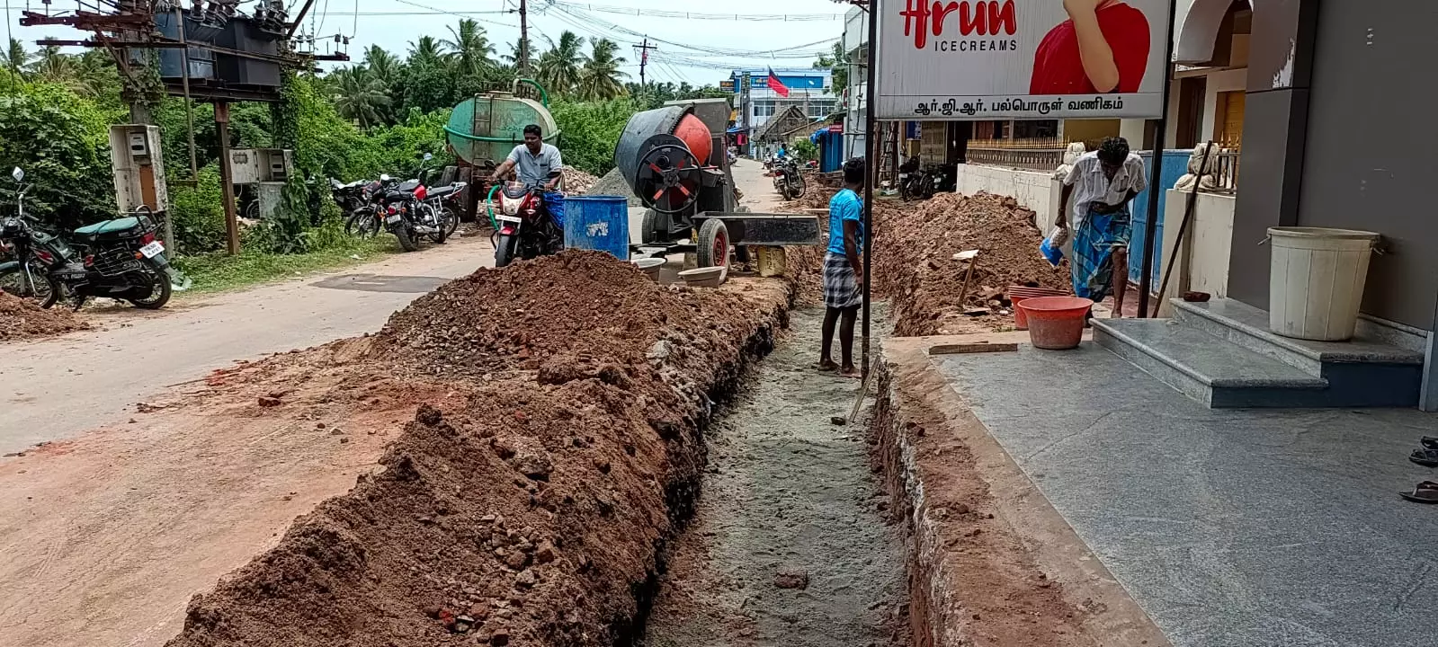 பணிகளை விரைந்து முடிக்க வேண்டும் பணிகளை விரைந்து முடிக்க வேண்டும்