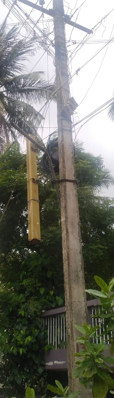 ஆபத்தான நிலையில் தெருவிளக்கு