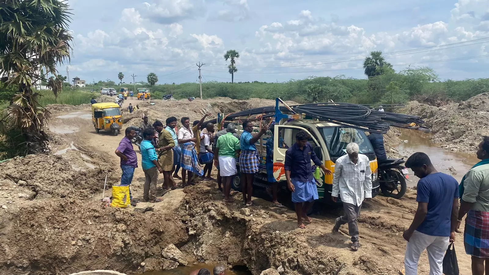 ஆமை வேகத்தில் நடக்கும் பாலம் கட்டுமான பணி ஆமை வேகத்தில் நடக்கும் பாலம் கட்டுமான பணி