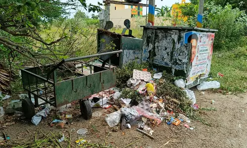 குப்பைத் தொட்டியை சீரமைத்து வைப்பார்களா?